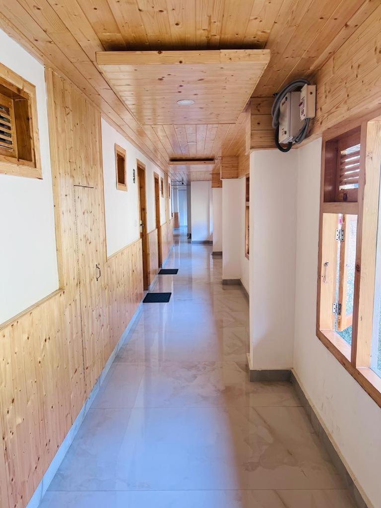 Gama Inn Manāli Екстериор снимка